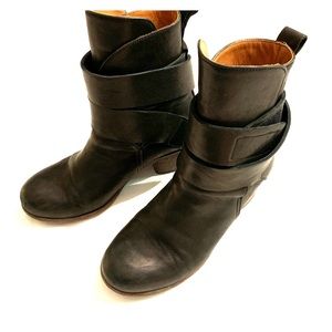 P. Monjo ankle boots